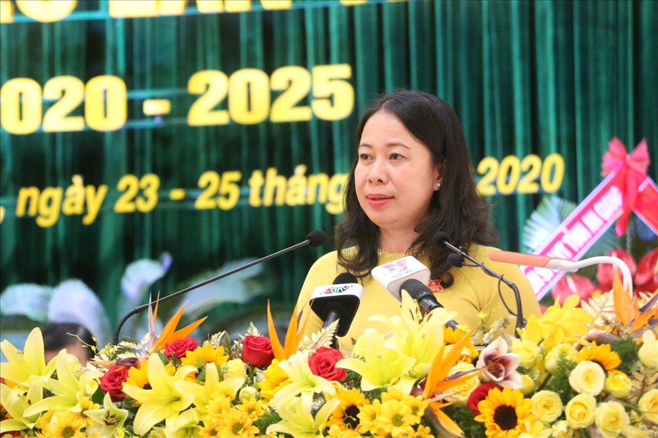La secrétaire du Comité du Parti de la province Vo Thi Anh Xuan prononce le discours d’ouverture du congrès. Photo : baoangiang
