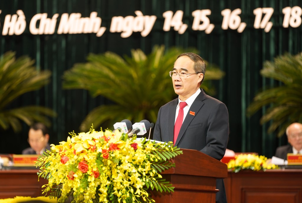 Le secrétaire du Comité du Parti de Hô Chi Minh-Ville prononce le discours d’ouverture du congrès. Photo : VGP
