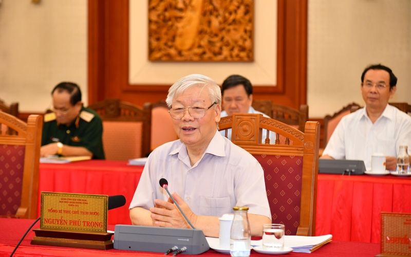 Le secrétaire général et président Nguyen Phu Trong, a eu une séance de travail avec la Permanence du Comité du Parti pour la Sécurité publique. Photo: Nhandan