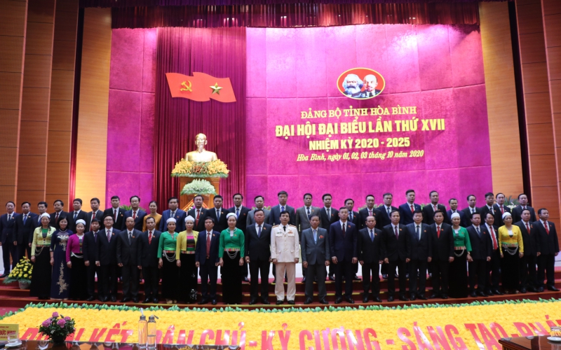Le Comité exécutif du Parti de la province de Hoa Binh. Photo: Nhandan