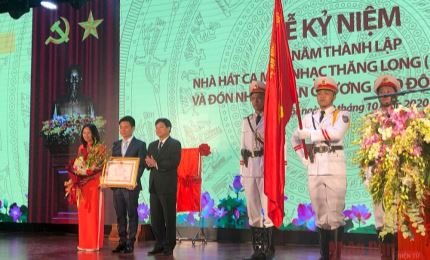 Le Théâtre de chant, de danse et de musique de Thang Long reçoit le l’Ordre du Travail de 3e classe