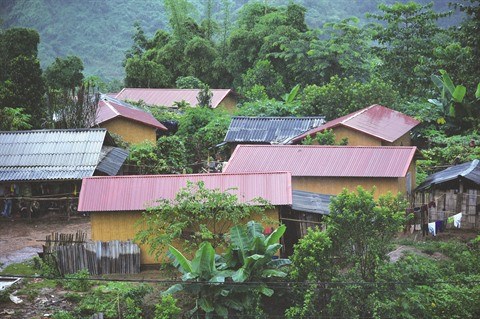 De nouvelles maisons dans le hameau de Huôi Hôc, commune de Nâm Kè. Photo : CVN