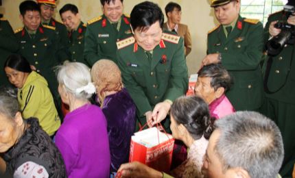 Le général Ngo Xuan Lich à la fête de grande solidarité nationale à Ha Nam