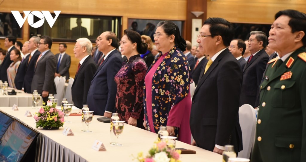 Les dirigeants de 10 pays membres de l’ASEAN, des délégations diplomatiques de pays, des organisations internationales à Hanoi et des représentants des ministères du Vietnam assistent à l'événement. Photo : VOV