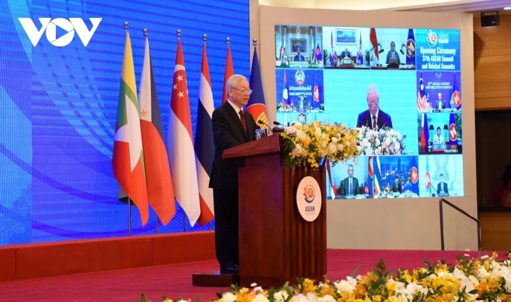 Le secrétaire général du Parti, président du Vietnam Nguyen Phu Trong prononce le discours de bienvenue.