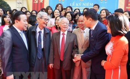 Le leader célèbre le 70e anniversaire du lycée Nguyên Gia Thiêu