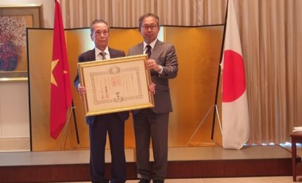 Un professeur vietnamien reçoit l'Ordre du Soleil Levant du Japon