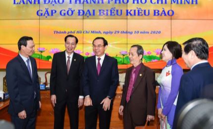 Les responsables de Ho Chi Minh-Ville rencontrent des Viet kieu