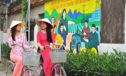 Ninh Binh: Des rues ornées de fresques dans une campagne paisible