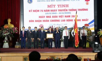 L'Université vietnamienne des transports et des communications reçoit l’Ordre du travail de première classe