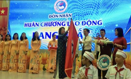 L’école primaire Dinh Tien Hoang reçoit l’Ordre du Travail de 1ère classe