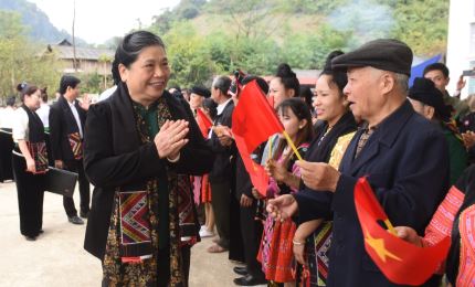 La vice-présidente de l’AN Tong Thi Phong à la Fête de la grande solidarité nationale de Muong Lum