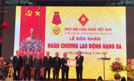 L'Association des villages d'artisanat du Vietnam reçoit l'Ordre du Travail de 3e classe