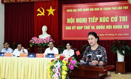 La présidente de l’AN rencontre les électeurs à Cân Tho