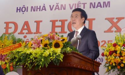 Le poète Nguyen Quang Thieu élu président de l’Association des écrivains du Vietnam