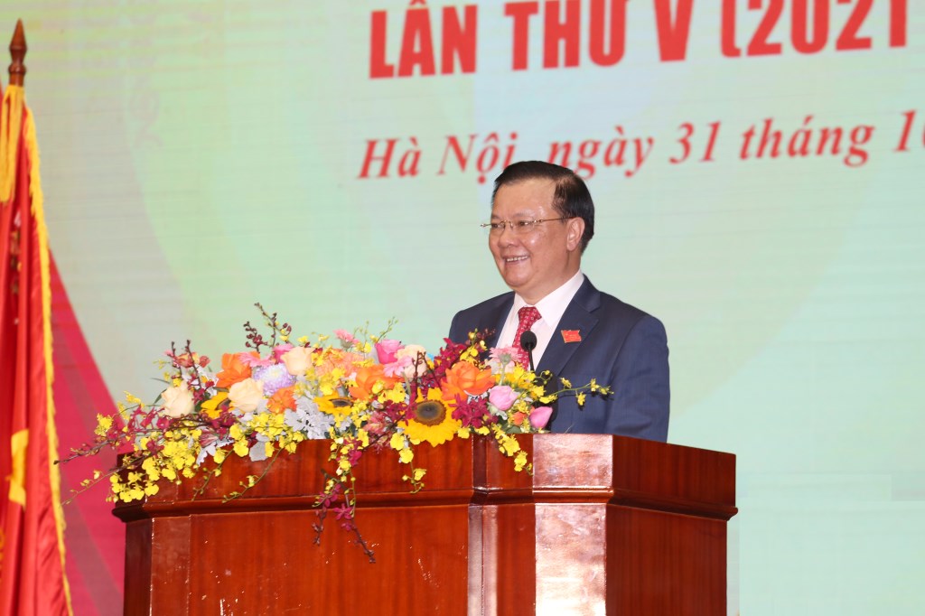 Le ministre des Finances Dinh Tien Dung s'adresse au congrès. Photo: TCTC