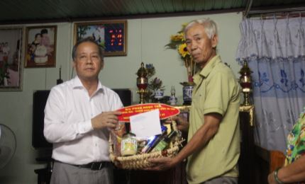 Thua Thien Hue: diverses activités significatives en faveur des personnes méritantes