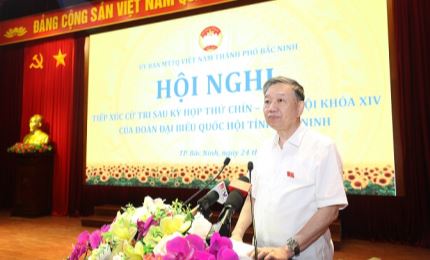 Le ministre de la Sécurité publique reçoit des électeurs de la ville de Bac Ninh