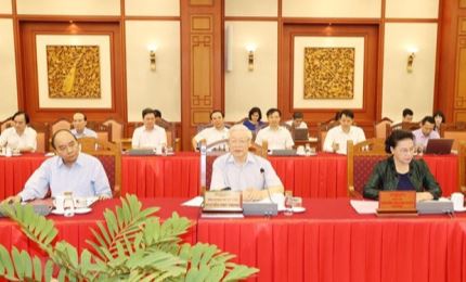 Le Bureau Politique travaille avec la Permanence du Comité du Parti de Hanoï