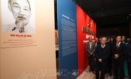 Exposition sur le Parti communiste du Vietnam et ses congrès nationaux à Hanoï