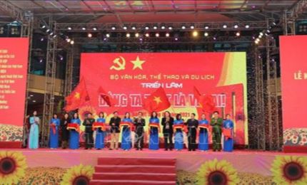 Ouverture de l'exposition sur le Parti communiste du Vietnam à Hanoï