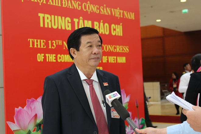 Le secrétaire adjoint du Comité provincial du Parti, président du Comité populaire de Vinh Long, Bui Van Nghiem
