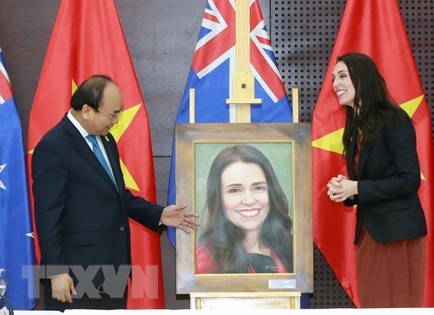 Le Premier ministre Nguyen Xuan Phuc et le Premier ministre néo-zélandais Jacinda Ardern. Photo: VNA