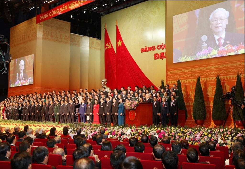 Les 200 membres du Comité central du Parti, de 13e mandat, se présentent. Photo: VOV