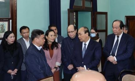 Le PM Nguyen Xuan Phuc rend hommage au Président Ho Chi Minh à la Maison 67