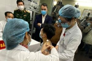 Vaccin contre le COVID "fabriqué au" Vietnam, fierté de la nation