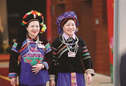 Deux déléguées issues d'ethnies minoritaires. Photo : VNA/CVN