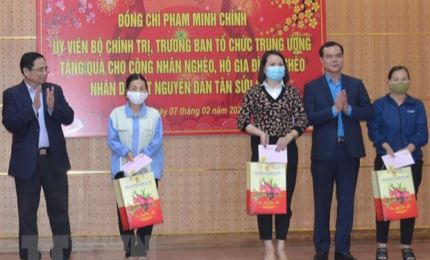 Le chef de la Commission centrale d'organisation du Parti formule ses voeux du Têt à Hoa Binh