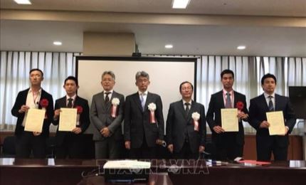 Quatre Vietnamiens honorés en tant qu'excellents travailleurs étrangers au Japon