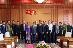 Promotion des échanges commerciaux entre des localités vietnamiennes et lao
