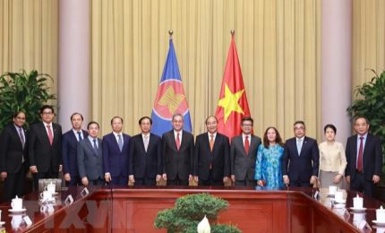 Le président Nguyen Xuan Phuc reçoit des diplomates des pays de l’ASEAN