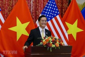 Échange en ligne entre des responsables vietnamien et américain