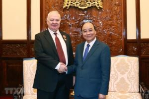 Le président Nguyen Xuan Phuc reçoit l’ambassadeur de Russie