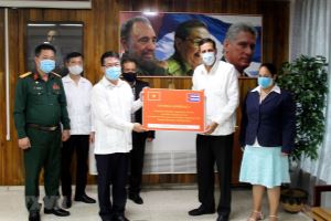 Messages et cadeaux du PCV pour féliciter le Parti communiste de Cuba pour son 8e Congrès