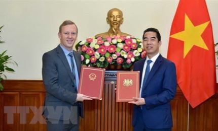 L’ambassade du Vietnam au Royaume-Uni présente un livre sur le marché britannique