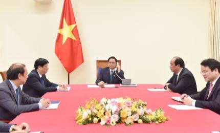Le PM cambodgien formule ses félicitations au Premier ministre Pham Minh Chinh
