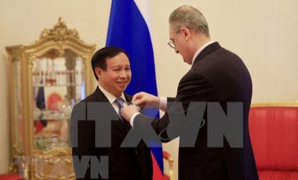 L'ambassadeur du Vietnam en Russie honoré pour ses contributions aux relations bilatérales
