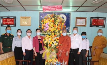 Une délégation du FPV rend visite à des bouddhistes à Can Tho