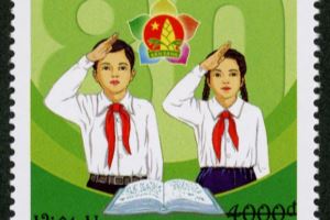 Emission d’une collection de timbres sur les jeunes pionniers de Ho Chi Minh