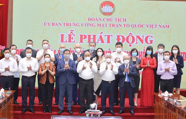 Lors de la cérémonie de de lancement d’une collecte pour soutenir la lutte contre la pandémie de Covid-19. Photo : VNA