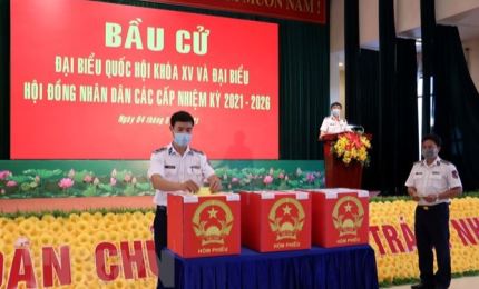 Ba Ria-Vung Tau: vote anticipé pour les soldats et pêcheurs en mer