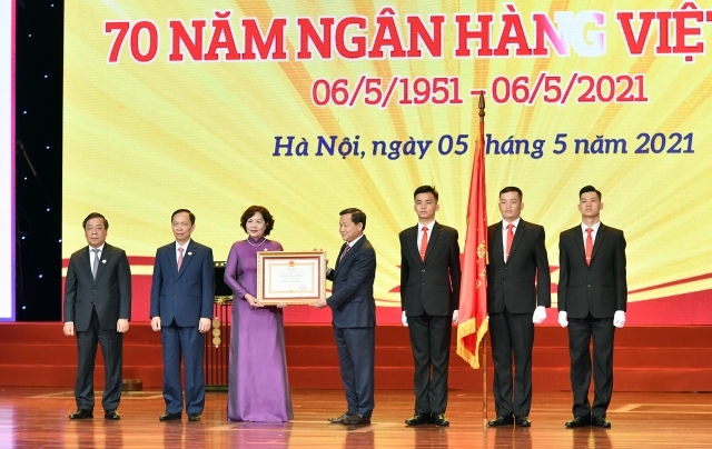 La Banque d'État du Vietnam s’est vue décerner la médaille du Travail de première classe. Photo: CPV