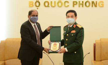 Défense: le Vietnam renforce la coopération avec Singapour et les Philippines